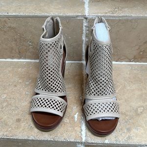 Mia light tan sandal/boot